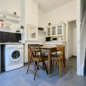 Maisonnette Atypique Dans Le Vieux , Lille France